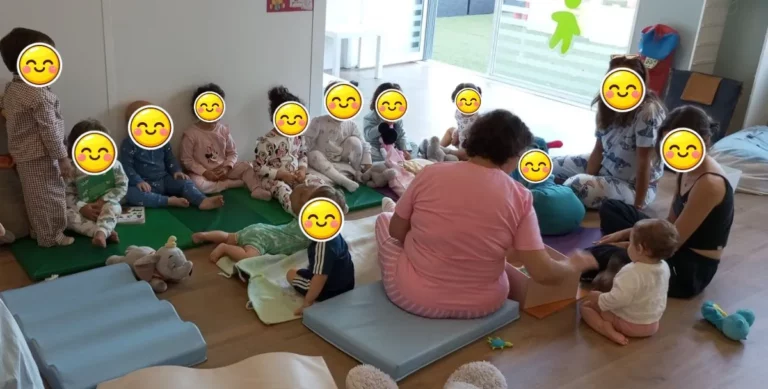Plume-à-la-Petite-Crèche-d_éguilles